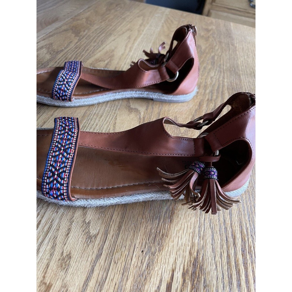385 Fifth Sandal Women’s 9 Brown Tassel Flat - Picture 2 of 7